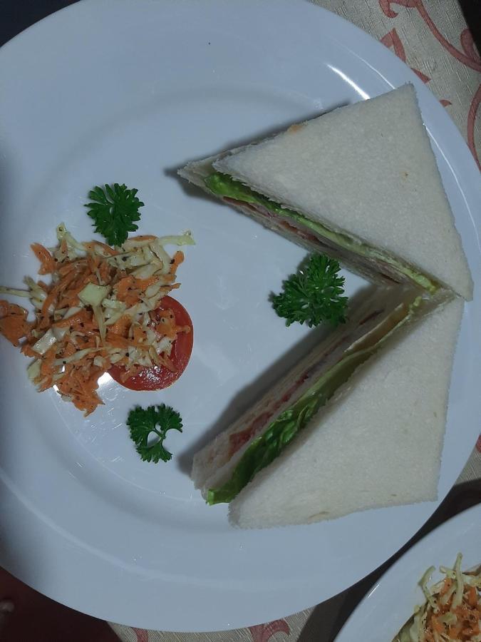 Hotel Yelona ケーガッラ エクステリア 写真